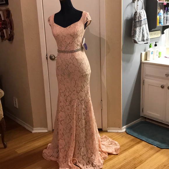 Wind store stores Dresses & Skirts - Prom or party dress